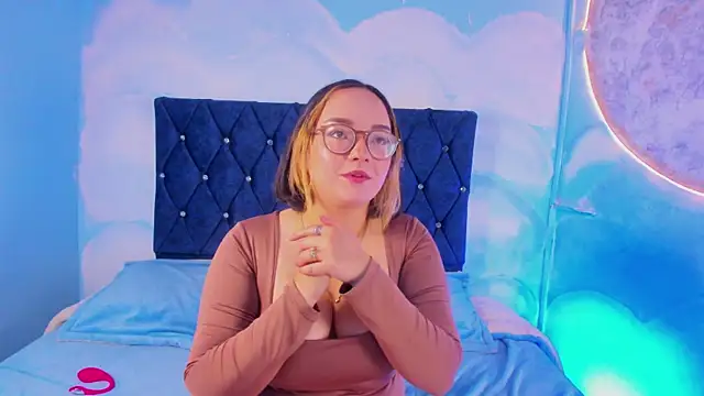 SilviaSmithh online show from June 9, 7:36 pm
