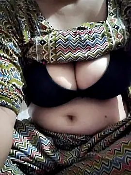 Snapshot of Suhana_Bhabhi chatting on July 24, 2:42 am Suhana Bhabhi online show from July 24, 2:42 am