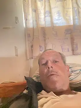 Snapshot of GeldenKuy chatting on June 22, 9:28 am GeldenKuy online show from June 22, 9:28 am