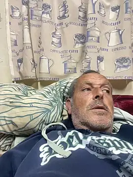 Snapshot of GeldenKuy chatting on June 24, 8:30 pm GeldenKuy online show from June 24, 8:30 pm