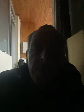 Snapshot of GeldenKuy chatting on June 28, 7:31 pm GeldenKuy online show from June 28, 7:31 pm