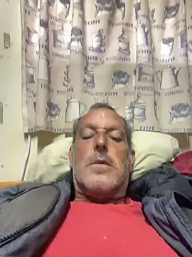 Snapshot of GeldenKuy chatting on June 30, 2:18 pm GeldenKuy online show from June 30, 2:18 pm