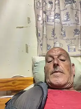 Snapshot of GeldenKuy chatting on July 2, 2:56 pm GeldenKuy online show from July 2, 2:56 pm