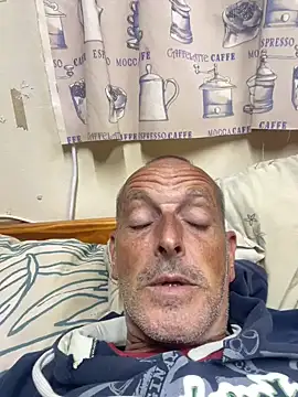Snapshot of GeldenKuy chatting on July 4, 8:59 pm GeldenKuy online show from July 4, 8:59 pm