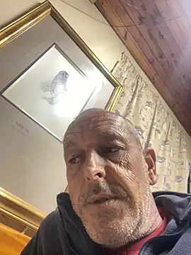 Snapshot of GeldenKuy chatting on July 6, 4:42 pm GeldenKuy online show from July 6, 4:42 pm