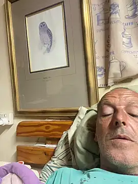 Snapshot of GeldenKuy chatting on July 10, 11:18 pm GeldenKuy online show from July 10, 11:18 pm