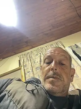Snapshot of GeldenKuy chatting on July 12, 6:32 pm GeldenKuy online show from July 12, 6:32 pm