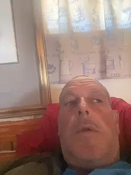 Snapshot of GeldenKuy chatting on July 18, 11:58 am GeldenKuy online show from July 18, 11:58 am