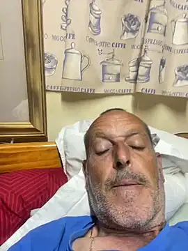 Snapshot of GeldenKuy chatting on July 21, 7:05 pm GeldenKuy online show from July 21, 7:05 pm