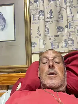 Snapshot of GeldenKuy chatting on July 25, 6:38 pm GeldenKuy online show from July 25, 6:38 pm