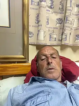 Snapshot of GeldenKuy chatting on July 30, 8:30 pm GeldenKuy online show from July 30, 8:30 pm