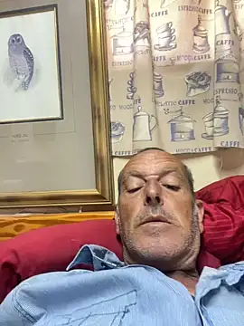 Snapshot of GeldenKuy chatting on July 31, 12:59 pm GeldenKuy online show from July 31, 12:59 pm