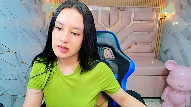 Snapshot of Aleja_r_ chatting on July 3, 12:22 pm Aleja r online show from July 3, 12:22 pm