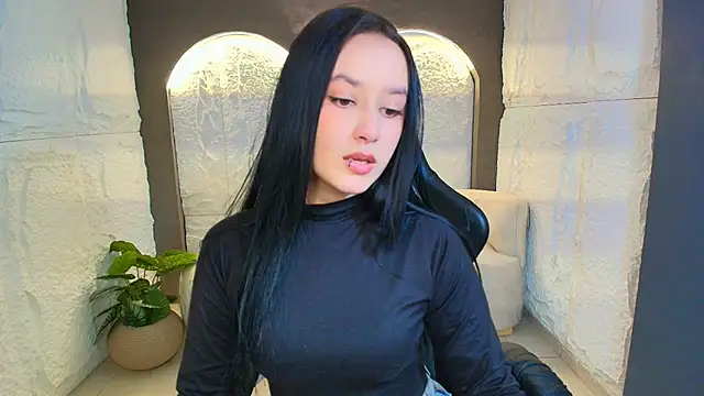 Snapshot of Aleja_r_ chatting on July 21, 7:38 pm Aleja r online show from July 21, 7:38 pm