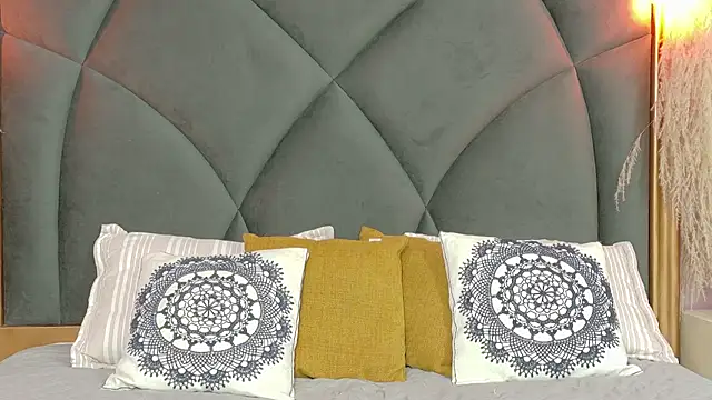 Chloemendoza online show from June 12, 4:00 am