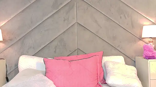 Chloemendoza online show from June 21, 6:16 am