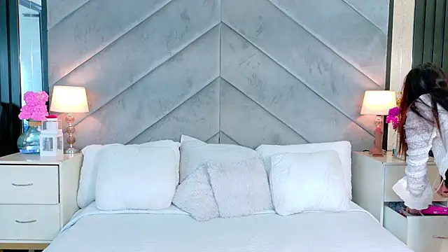 Chloemendoza online show from July 18, 4:33 pm