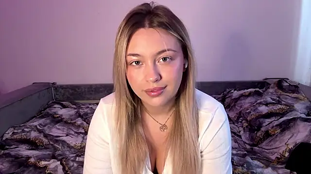 Snapshot of sofiablushxxx chatting on June 17, 11:34 am sofiablushxxx online show from June 17, 11:34 am