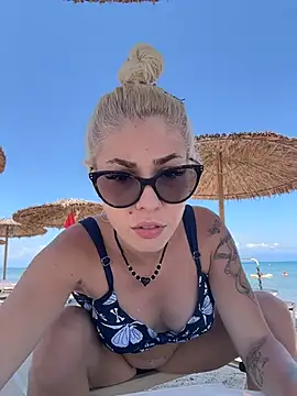 Snapshot of Sarahcamsx chatting on July 2, 11:49 am Sarahcamsx online show from July 2, 11:49 am