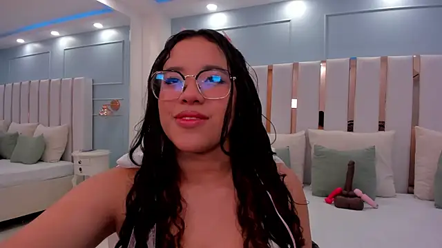 Snapshot of shayra_alina chatting on August 8, 10:56 pm shayra alina online show from August 8, 10:56 pm