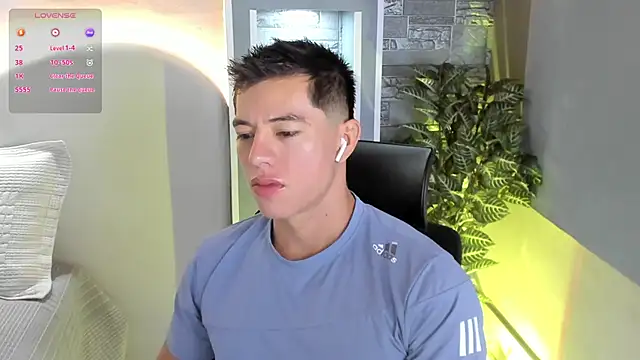 Snapshot of IanMancini chatting on June 15, 11:34 am IanMancini online show from June 15, 11:34 am