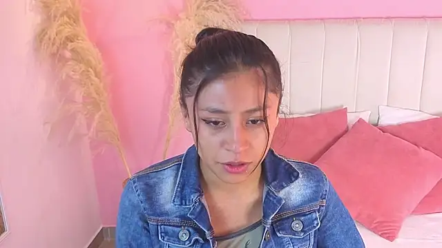 Snapshot of valeria__torres chatting on July 24, 11:52 am valeria torres online show from July 24, 11:52 am