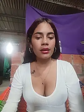 Snapshot of dulce_amber21 chatting on June 15, 12:29 pm dulce amber21 online show from June 15, 12:29 pm