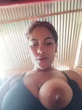 Snapshot of dulce_amber21 chatting on July 1, 6:40 pm dulce amber21 online show from July 1, 6:40 pm