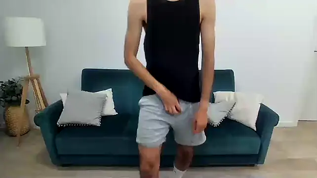 Snapshot of remi_cole chatting on June 16, 9:28 pm remi cole online show from June 16, 9:28 pm