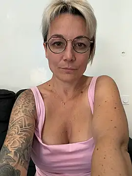Snapshot of marinellaaX chatting on June 15, 10:39 am marinellaaX online show from June 15, 10:39 am