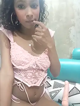 Snapshot of AlmaDream chatting on June 22, 3:25 am AlmaDream online show from June 22, 3:25 am
