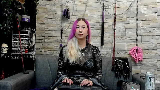 Snapshot of Miss_Kaz chatting on July 20, 11:40 pm Miss Kaz online show from July 20, 11:40 pm