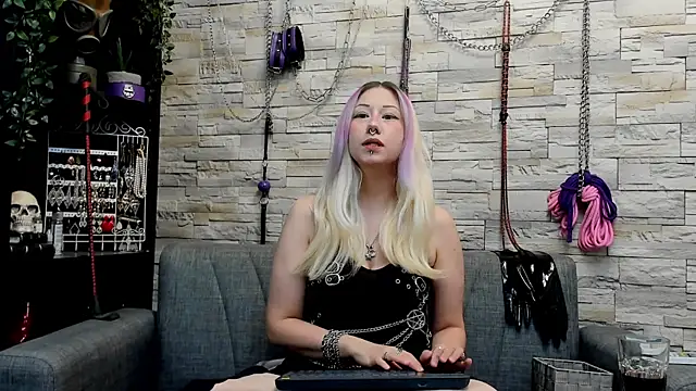 Snapshot of Miss_Kaz chatting on August 4, 12:36 am Miss Kaz online show from August 4, 12:36 am