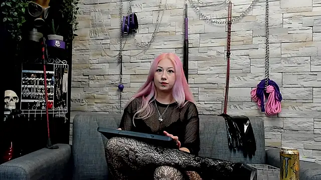 Snapshot of Miss_Kaz chatting on August 9, 12:23 am Miss Kaz online show from August 9, 12:23 am