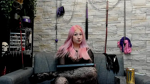 Snapshot of Miss_Kaz chatting on August 9, 3:23 am Miss Kaz online show from August 9, 3:23 am