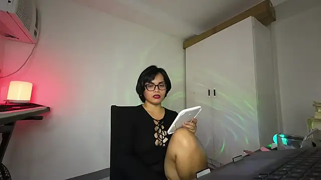 Snapshot of MysticMara chatting on June 14, 12:07 pm MysticMara online show from June 14, 12:07 pm