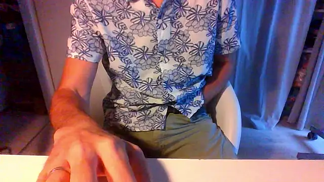 Snapshot of luapo1979 chatting on June 13, 7:12 pm luapo1979 online show from June 13, 7:12 pm