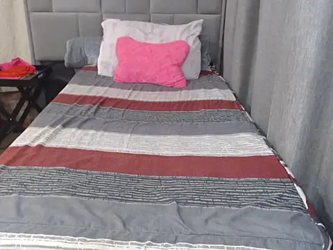 Snapshot of Wifey_Amanda chatting on July 1, 4:25 am Wifey Amanda online show from July 1, 4:25 am