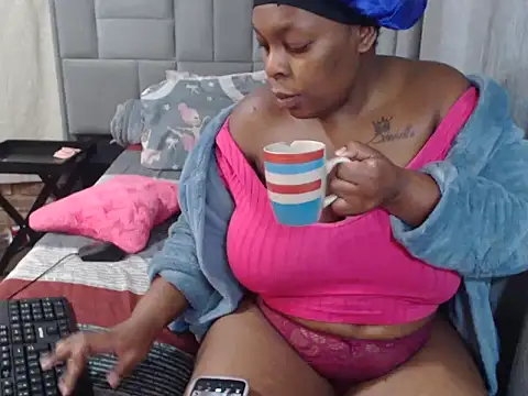 Snapshot of Wifey_Amanda chatting on July 7, 6:47 am Wifey Amanda online show from July 7, 6:47 am