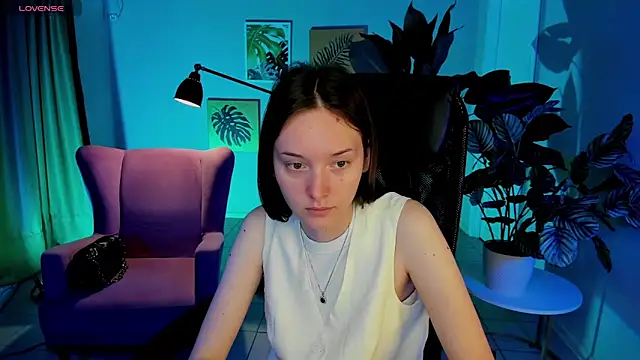 Snapshot of Eva_Leeee chatting on June 21, 5:21 am Eva Leeee online show from June 21, 5:21 am