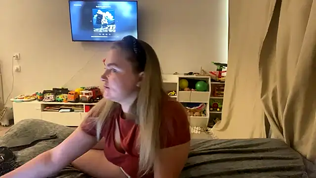 BellaKiss  online show from June 25, 4:00 pm