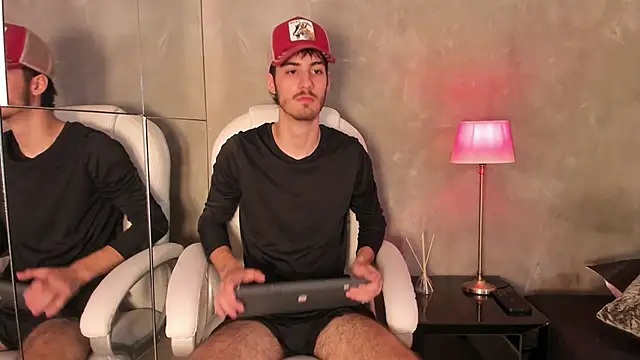 Snapshot of Liam_Crown chatting on June 14, 6:54 pm Liam Crown online show from June 14, 6:54 pm