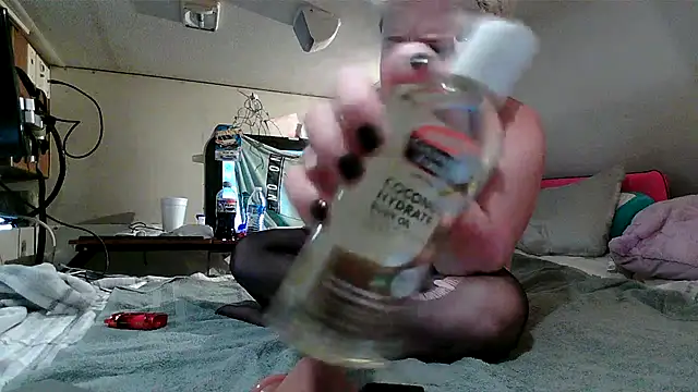 Snapshot of lillyannn321 chatting on June 14, 5:48 pm lillyannn321 online show from June 14, 5:48 pm