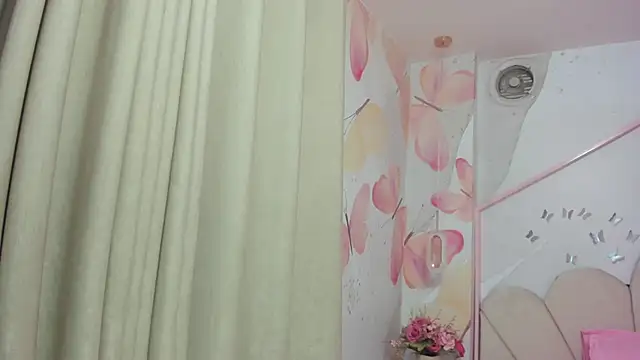 Millieskinny18 online show from June 17, 3:09 am