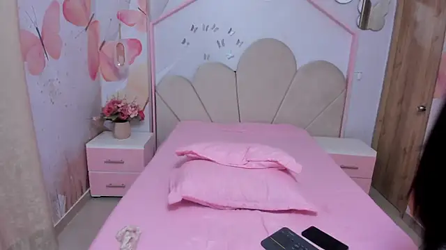 Millieskinny18 online show from June 20, 3:59 pm