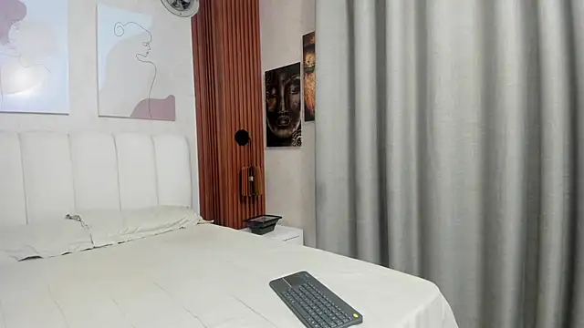 Millieskinny18 online show from July 22, 2:03 am