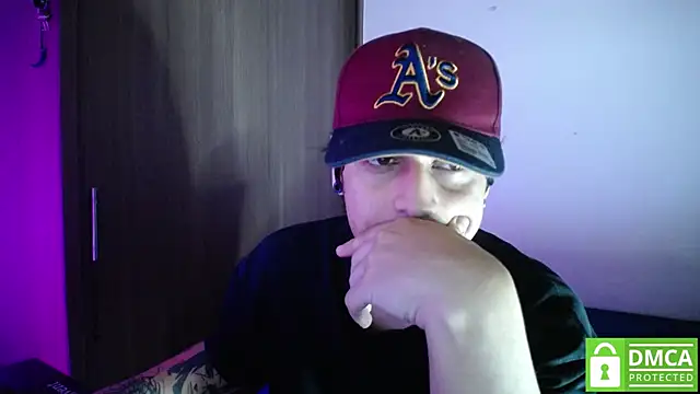 Snapshot of Greg_leach chatting on June 15, 10:01 pm Greg leach online show from June 15, 10:01 pm