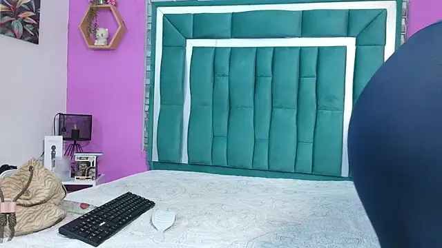 VALERY SCOTT  online show from July 9, 8:46 pm