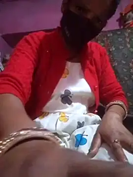 Snapshot of Desi_madamm chatting on July 28, 12:23 pm Desi madamm online show from July 28, 12:23 pm