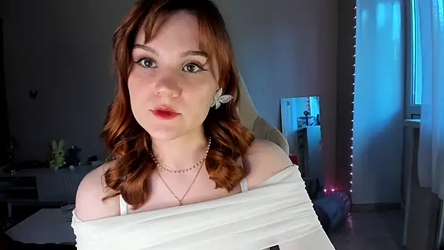Snapshot of amelia_braun chatting on June 18, 1:06 am amelia braun online show from June 18, 1:06 am
